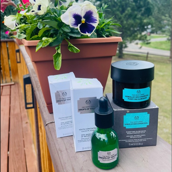 The Body Shop Other - ❗️SALE❗️The Body Shop 🍃 2 Drops of Youth Concentrate & Himalayan Charcoal Mask